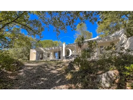 villa de luxe à vendre à cornillon