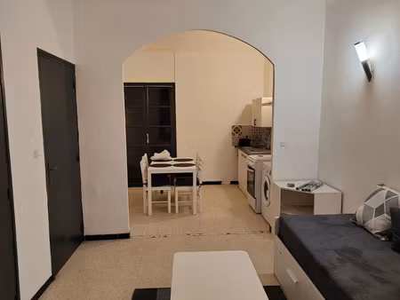 location meublée appartement 2 pièces 49 m² à saint-gilles (30800)  650 €