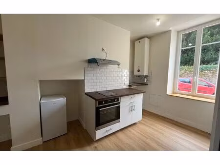 location appartement  m² t-2 à saint-yrieix-la-perche  450 €