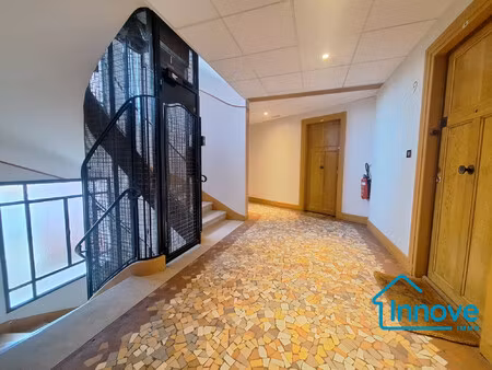 proche gare de porchefontaine : 2/3 pièces plein de charme avec