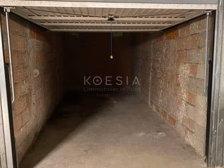 garage box fermé - tram boutonnet