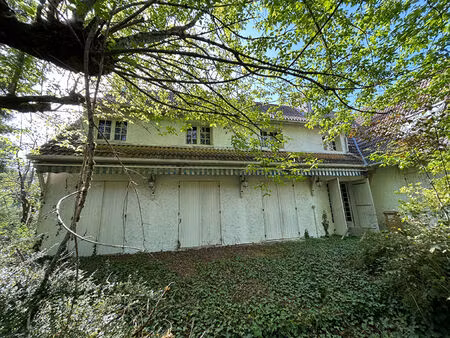 belle maison familiale de 300m² à rénover et terrain de tennis