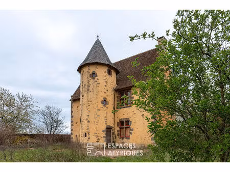 manoir du xve siècle inscrit au patrimoine de france