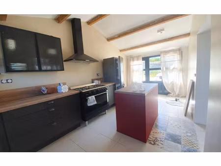 location maison  m² t-3 à saint-julien-de-peyrolas  900 €