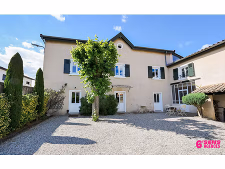 maison ancienne avec piscine coeur de village