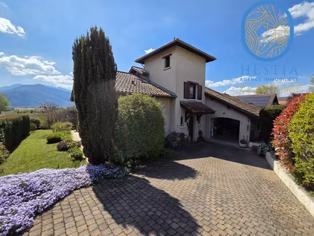 la buisse  villa de 172 m2 avec piscine au calme