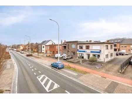 immeuble d'investissement avec bureau et appartement