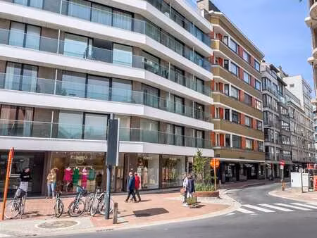 local commercial très bien situé à proximité de la place du