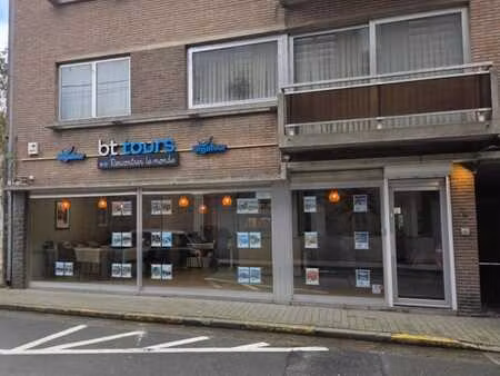 bien d’investissement : rez commercial au centre de tubize.