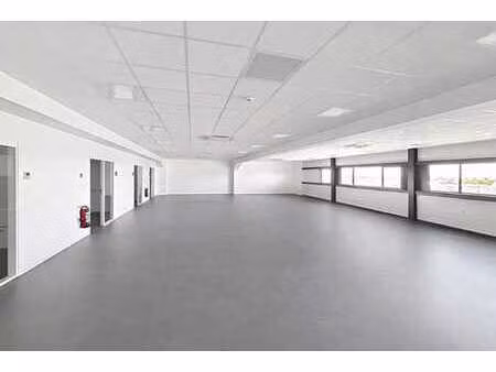 bureau polyvalent à louer à blégny