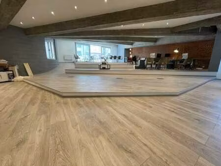 bureau style loft de 180m² avec terrasse 8m²