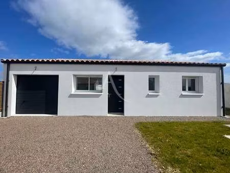 vente maison à saint-vincent-sur-jard (85520) : à vendre / 80m² saint-vincent-sur-jard