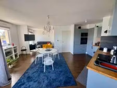 location appartement 2 pièces à courseulles-sur-mer (14470) : à louer 2 pièces / 59m² cour