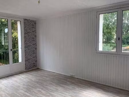 location appartement 2 pièces à la ferté-bernard (72400) : à louer 2 pièces / 55m² la fert
