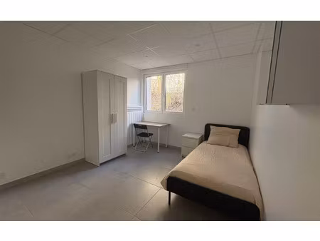 location appartement  m² t-1 à les ulis  420 €
