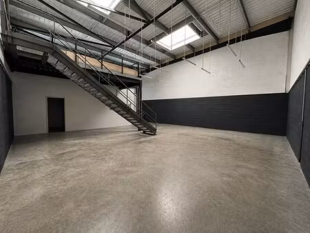 location local d’activités beychac-et-caillau 33750 222m²