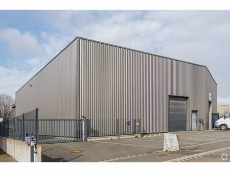 location local d'activités 202 m²