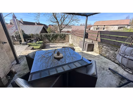 charmante maison avec terrain et annexes