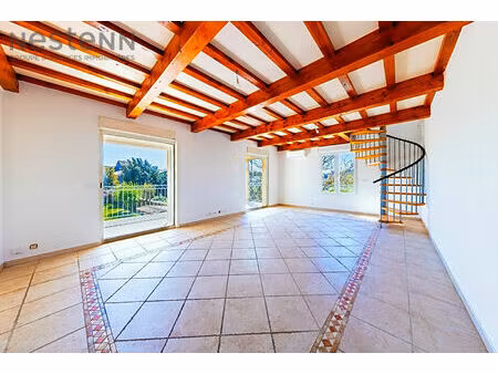 appartement t4 avec terrasse  jardin et parking