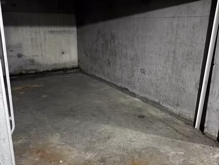 parking / box marseille 12 m2