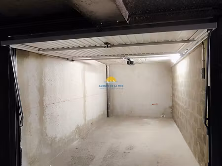 garage fermé frejus plage