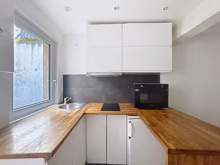 chartres mairie - maisonnette avec cour privative