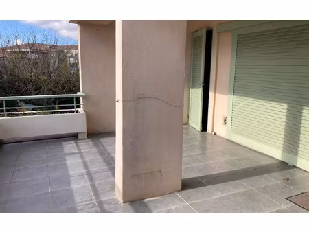 location appartement  m² t-3 à venelles  1 450 €