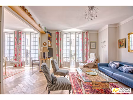 versailles notre-dame appartement 5 pièces 111 m² carrez situé au 2ème étage avec ascenseu