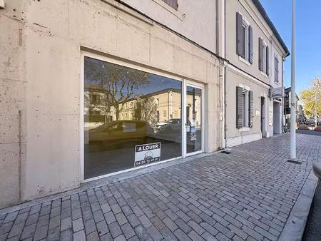 location commerce 26 m² à saint-martin-de-crau (13310)