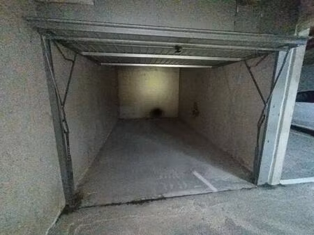 parking / box montigny le bretonneux 14 m2