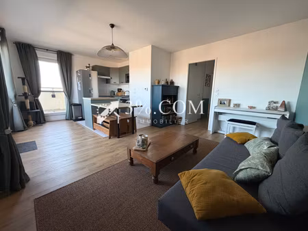 appartement t3 de 62 m² au dernier étage avec 2 places de parking