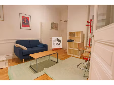grand studio 28 m2 avec hauteur sous plafond + 3métres