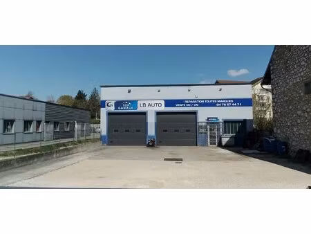 le pont de beauvoisin  à vendre un local de 150m2 sur 500m2 de