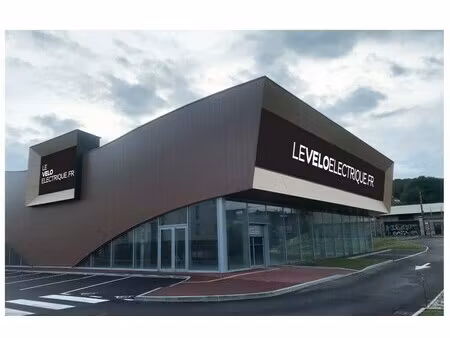 location commerce 300 m²