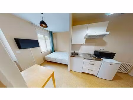 studio situe sur la place de sainte mere eglise
