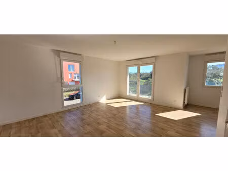 appartement 2 ch  3 pièces  2 pkg