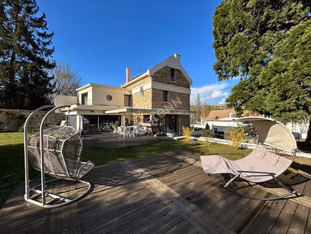 propriété pontoise ? 5 chambres  piscine et terrain de 1140 m² sans vis-à-vis.