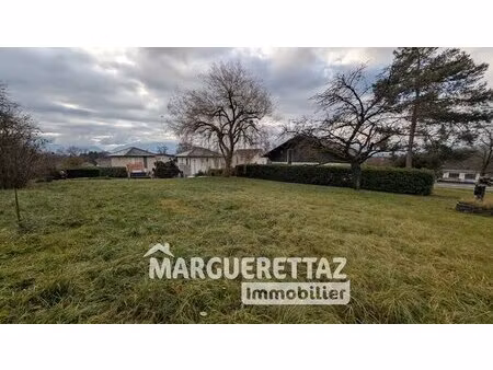terrain constructible viabilisé de 647m²