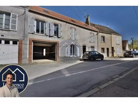 studio avec terrasse en plein centre d'auneau-bleury-saint-symphorien