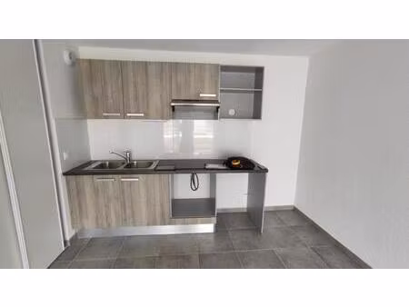 t3 avec balcon en rdc et place de parking