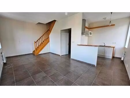 t4 cave et places parking privé