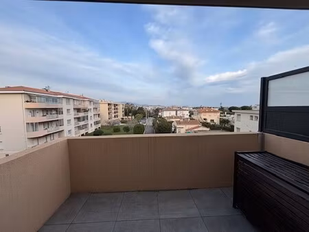 3 pieces avec parking