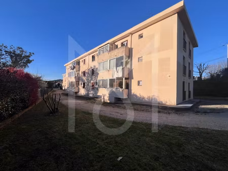 peyrolles-en-provence: t3 traversant de 58 24m2 a renover