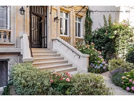 france  paris  paris  france 75008 with id 069134