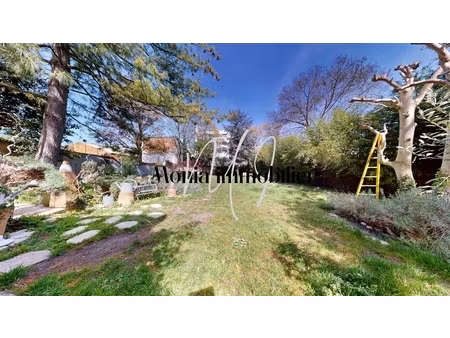 maison 10 pièces - 300 m²