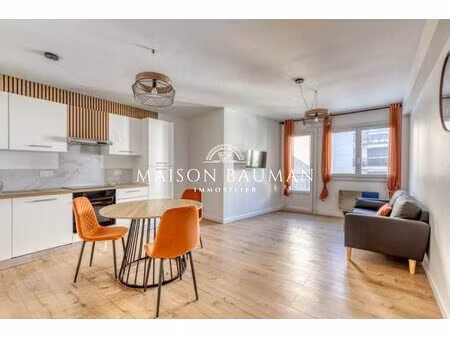 3 pieces renovées au coeur de ville avec parking