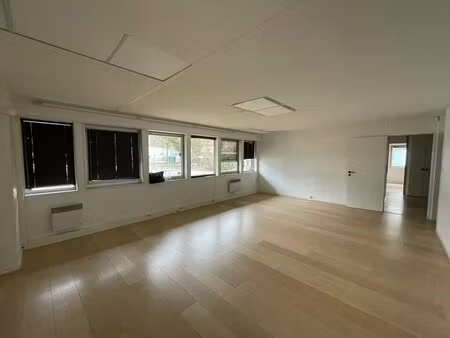 location local professionnel 116m² meylan 38240