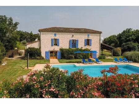 jolie maison en pierre  maison d'amis  piscine et tennis