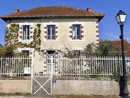 mini maison de maitre près de verteuil
