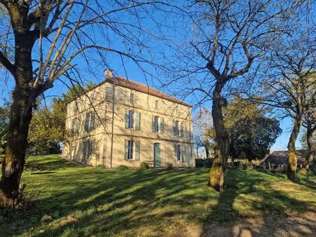 maison de maitre à l'entrée du village